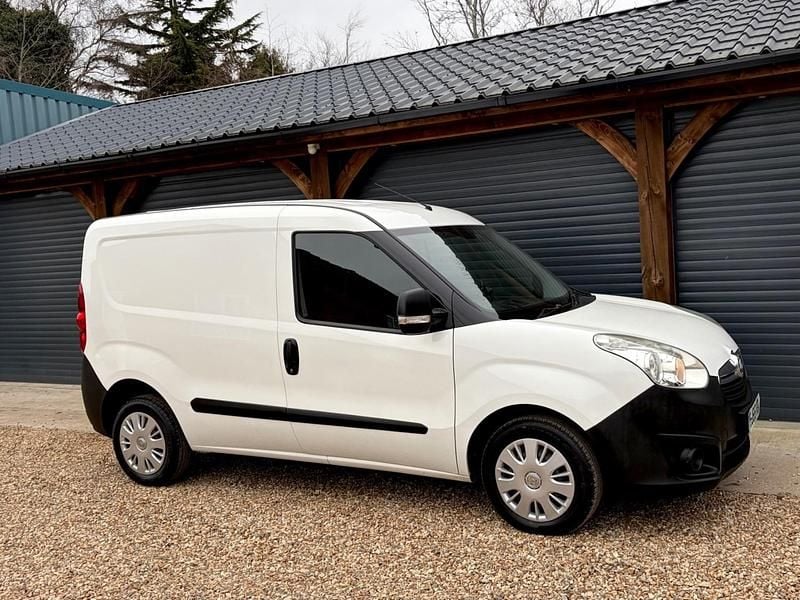 Used Vauxhall Combo 2016 White MPV