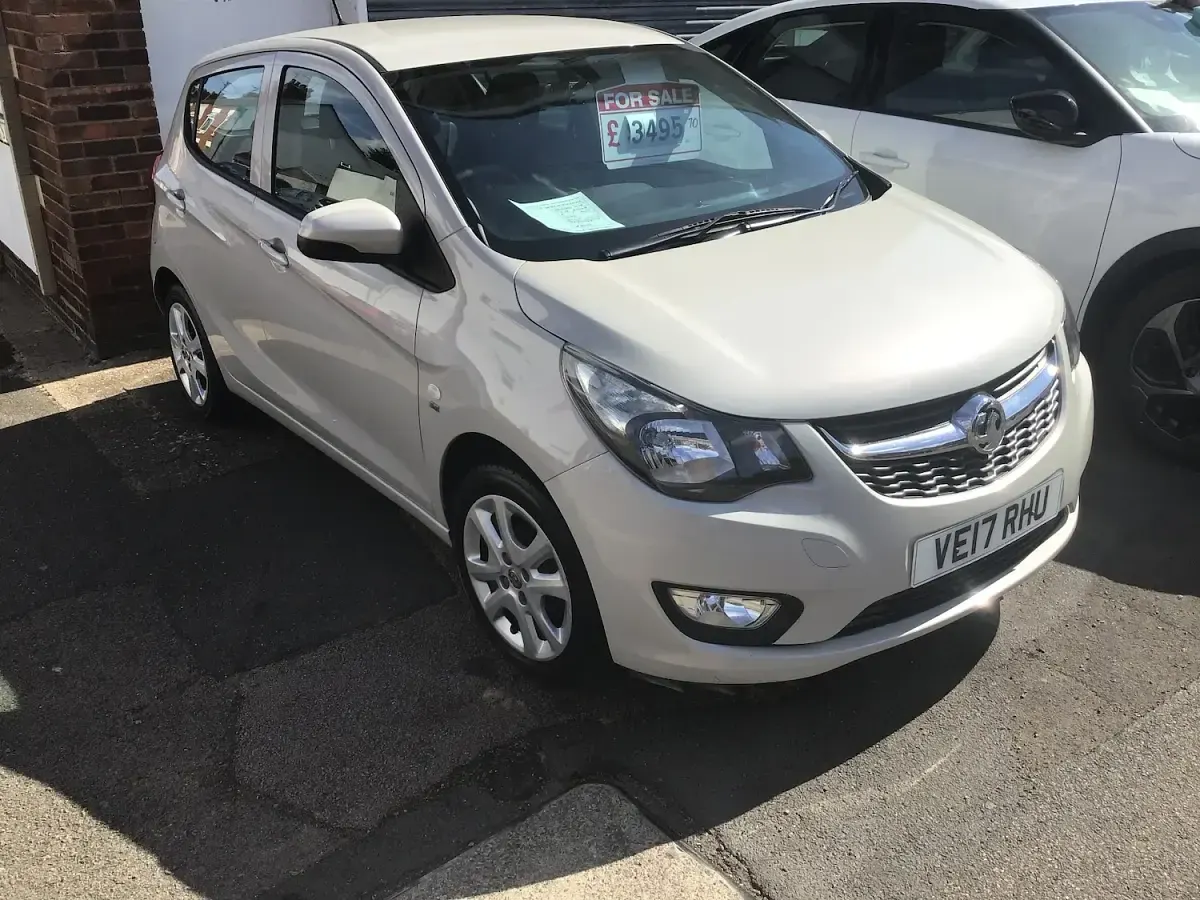Used Vauxhall Viva 75 HP (55 kW) 2017 Brown Hatchback