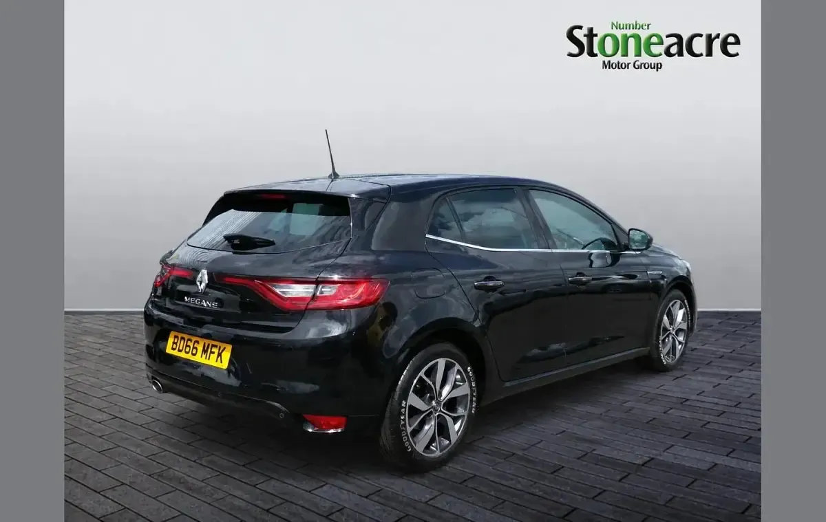 Used Renault Mégane IV Dynamique 110 HP (80 kW) 2016 Black Hatchback