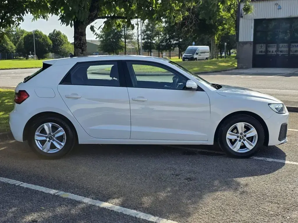 Used Audi A1 Sportback Design 95 HP (69 kW) 2022 White Hatchback