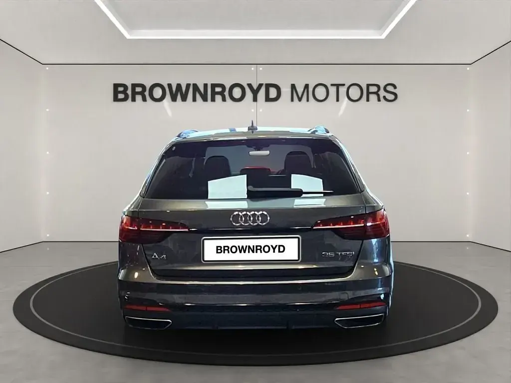 Begagnad Audi A4 S-Line 150 HK (110 kW) 2019 Grå Kombi