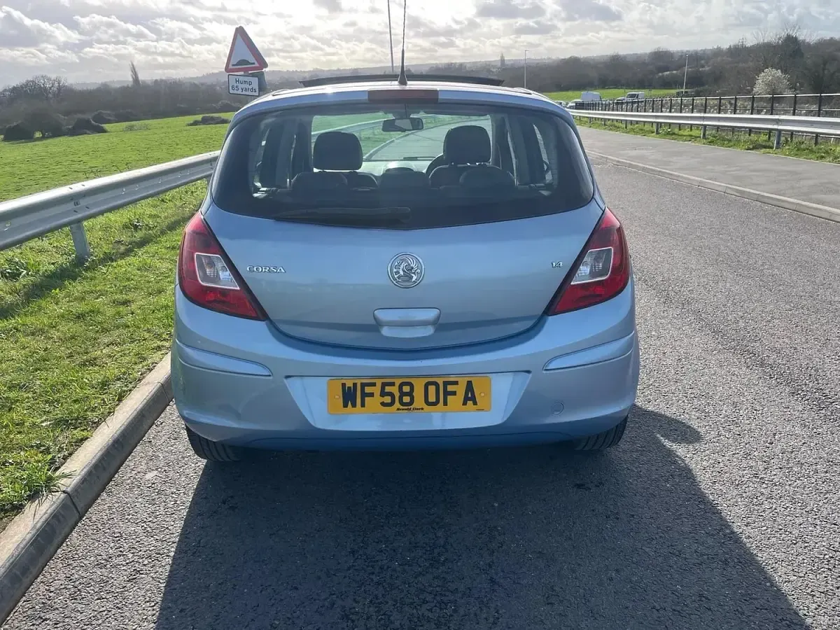 Used Vauxhall Corsa Design Edition 89 HP (65 kW) 2008 Blue Hatchback