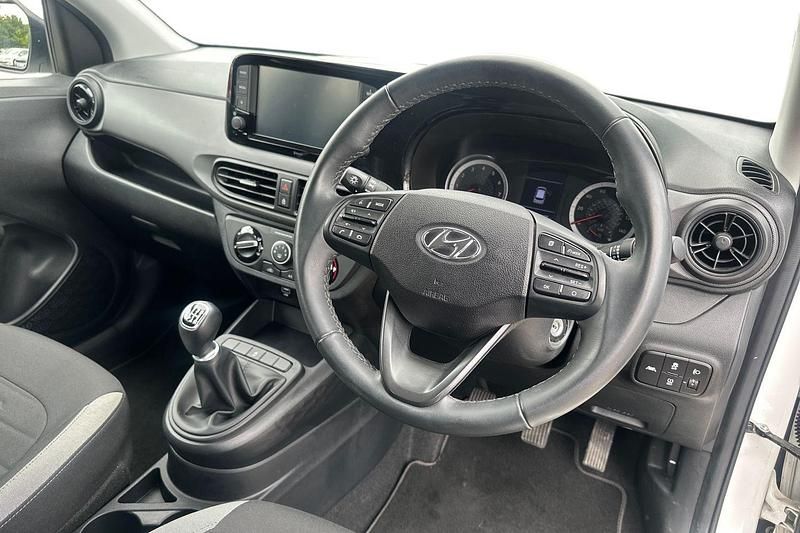 Używany Hyundai i10 SE 67 KM (49 kW) 2021 Biały Hatchback