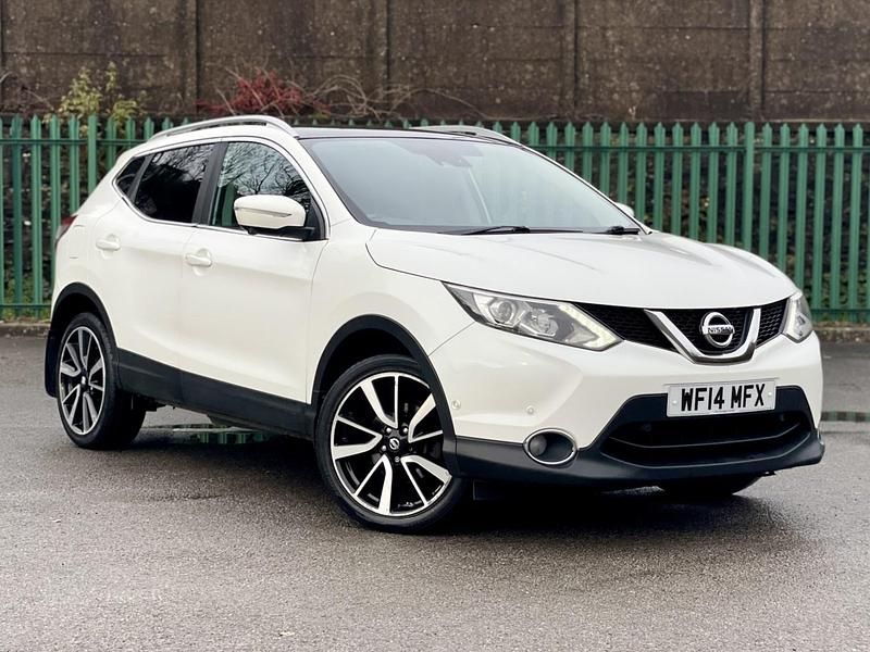 Used Nissan Qashqai Tekna 2014 White SUV
