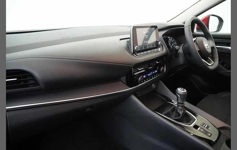 Used Nissan Qashqai Acenta Premium 138 HP (101 kW) 2023 Red SUV