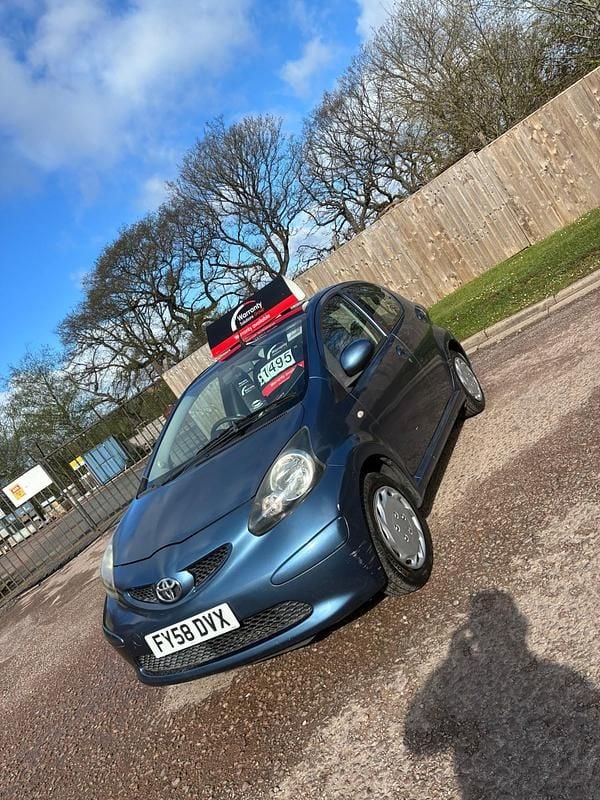 Used Toyota Aygo 67 HP (49 kW) 2008 Blue Hatchback