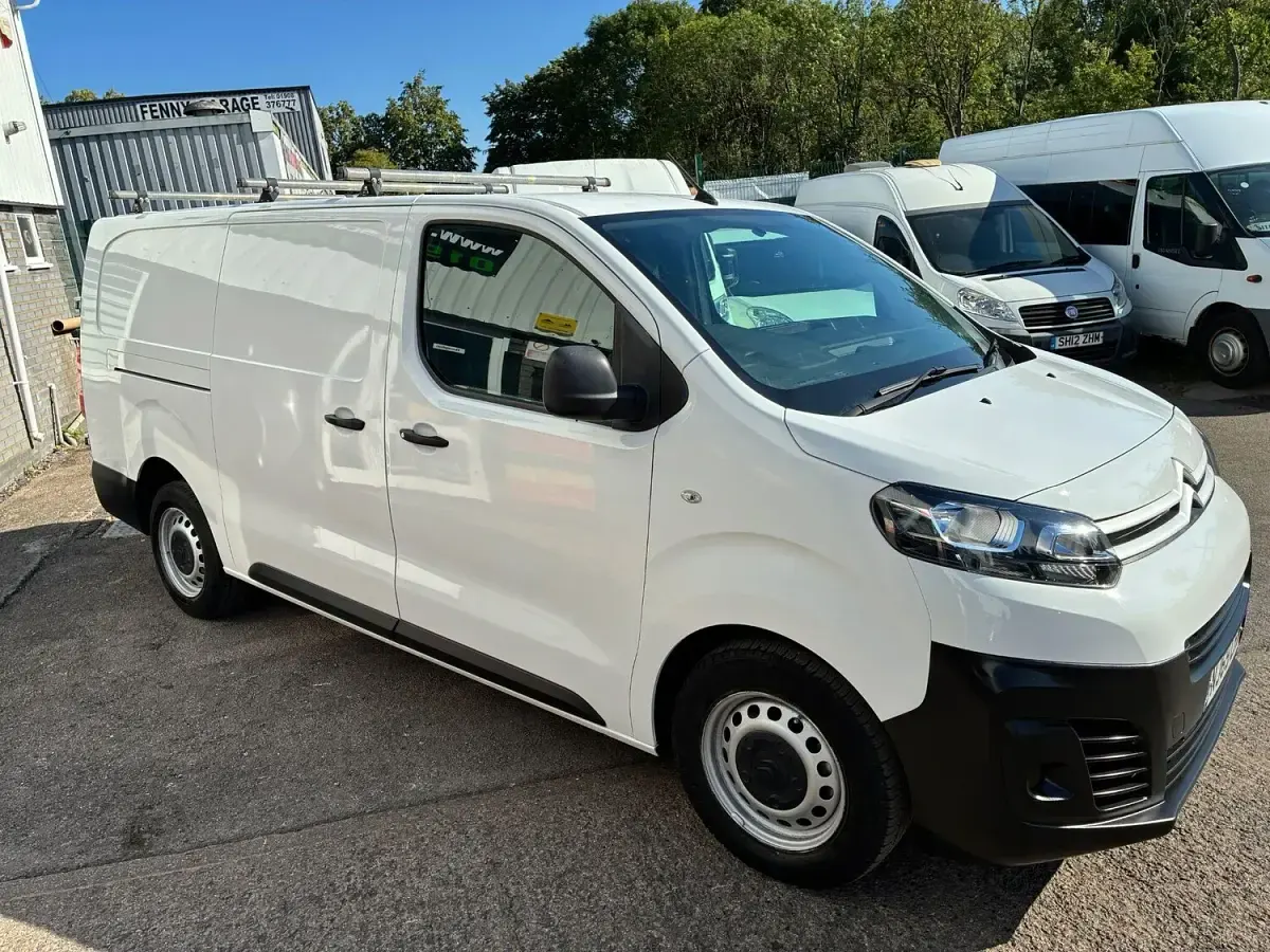 Used Citroën Dispatch 100 HP (73 kW) 2019 White MPV