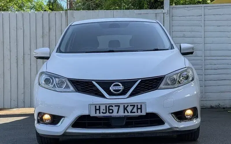 Used Nissan Pulsar Tekna 116 HP (85 kW) 2017 White Hatchback