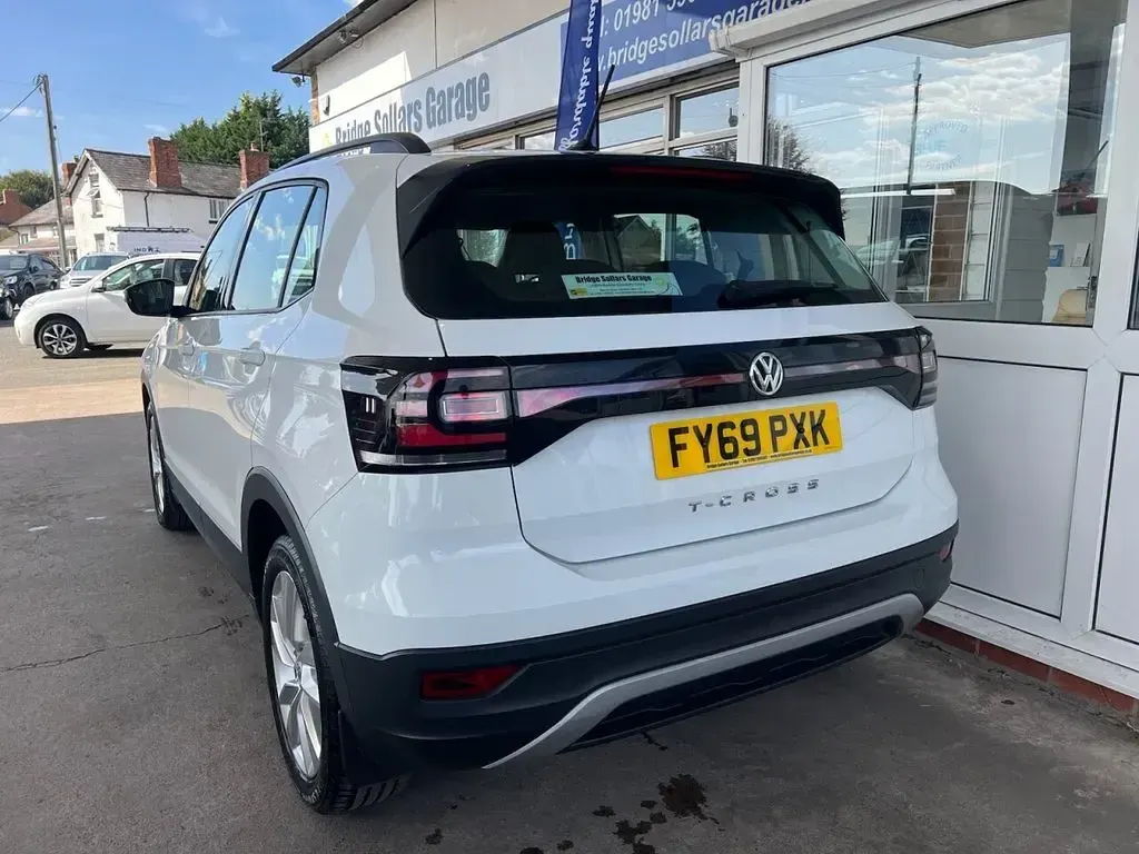 Used VW T-Cross SE 95 HP (69 kW) 2019 White SUV