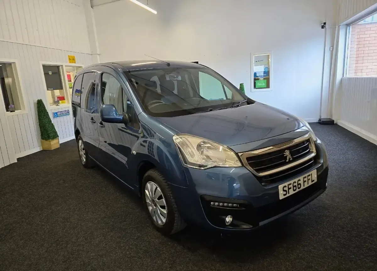Used Peugeot Partner Tepee Allure 2016 Blue MPV