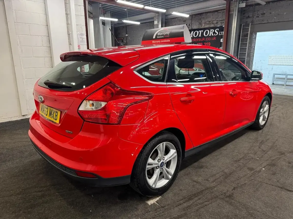 Used Ford Focus Zetec 125 HP (91 kW) 2013 Red Hatchback