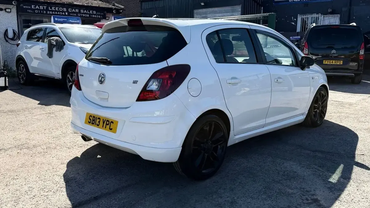 Usado Vauxhall Corsa Edition 85 HP (62 kW) 2013 Branco Citadino