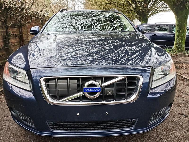 Used Volvo V70 SE Lux 2013 Blue Estate