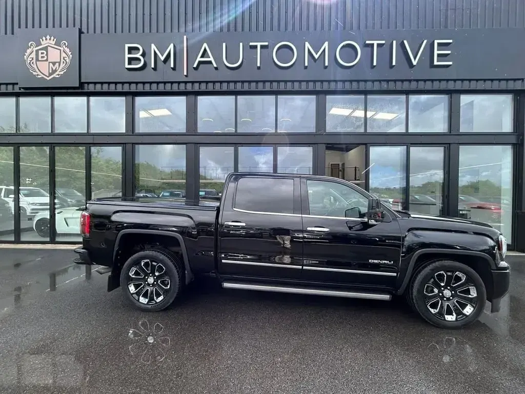 Used GMC Sierra 420 HP (308 kW) 2017 Black Pickup