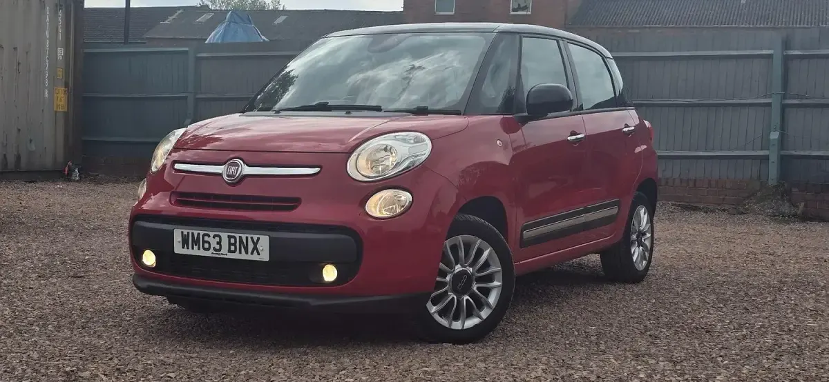 Used Fiat 500L Lounge 85 HP (62 kW) 2013 Red/black MPV