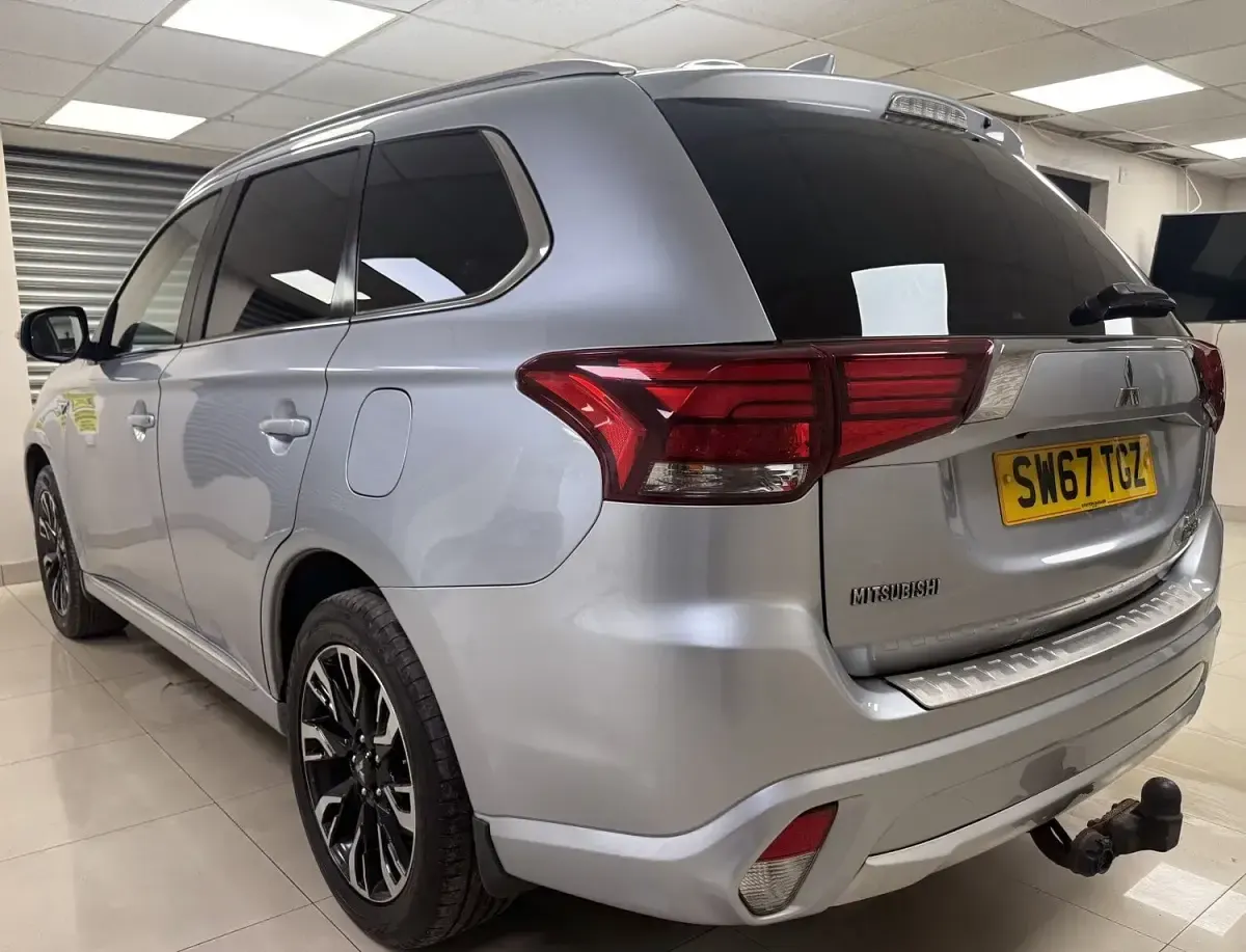 Used Mitsubishi Outlander P-HEV 200 HP (147 kW) 2017 Multicolour SUV