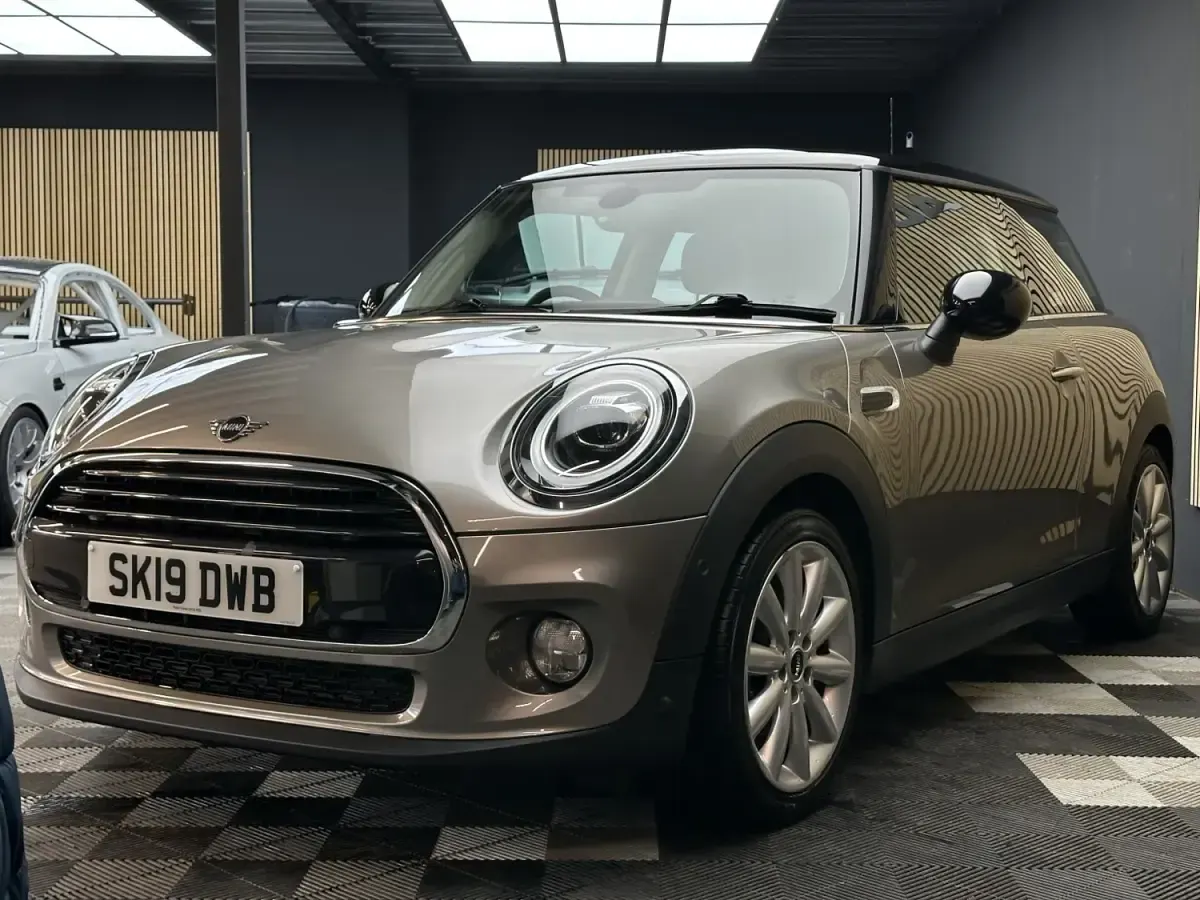 Usado Mini Cooper Classic 2019 Prateado Citadino
