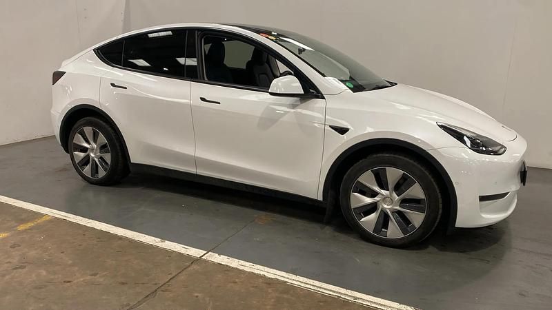 White Used 2022 Tesla Model Y Long Range AWD SUV | £25,688 - Image 1/3