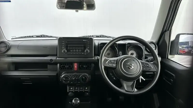 Usado Suzuki Jimny 101 HP (74 kW) 2023 Prateado SUV