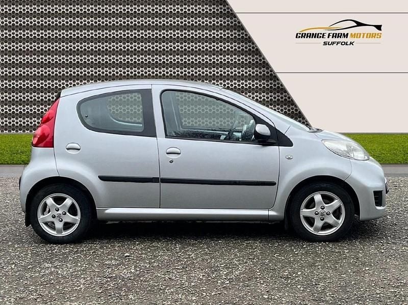 Used Peugeot 107 Allure 68 HP (50 kW) 2010 Silver Hatchback