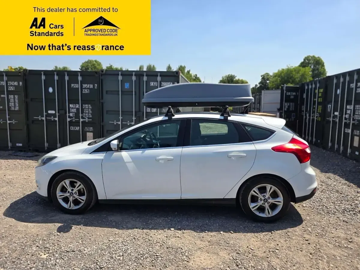 Used Ford Focus Zetec 125 HP (91 kW) 2014 White Hatchback