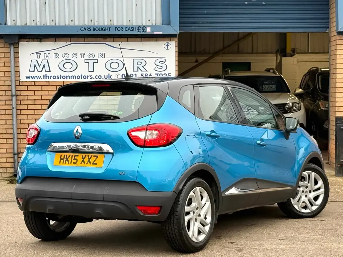 Used Renault Captur Dynamique 90 HP (66 kW) 2015 Blue SUV