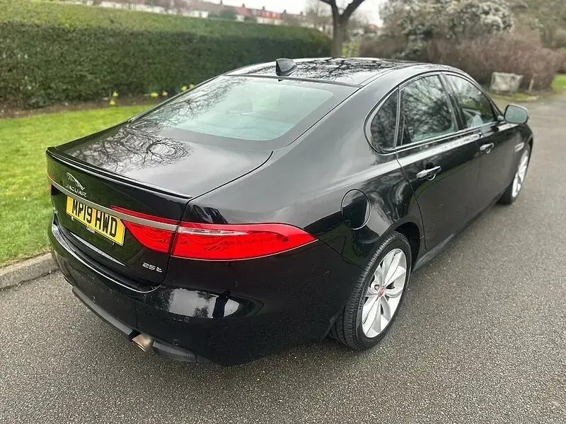 Used Jaguar XF R-Sport 250 HP (183 kW) 2019 Black Sedan