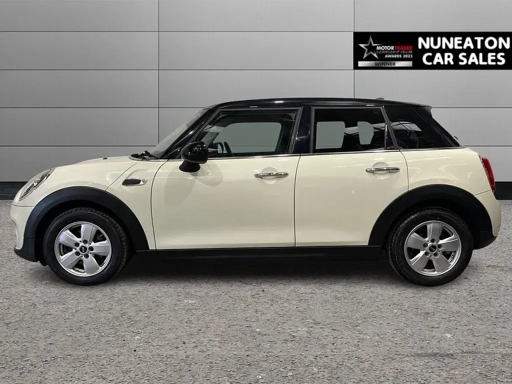 Usado Mini Cooper Classic 136 CV (100 kW) 2019 Blanco Utilitario