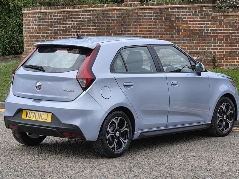 Used MG MG3 Exclusive 106 HP (77 kW) 2022 Silver Hatchback