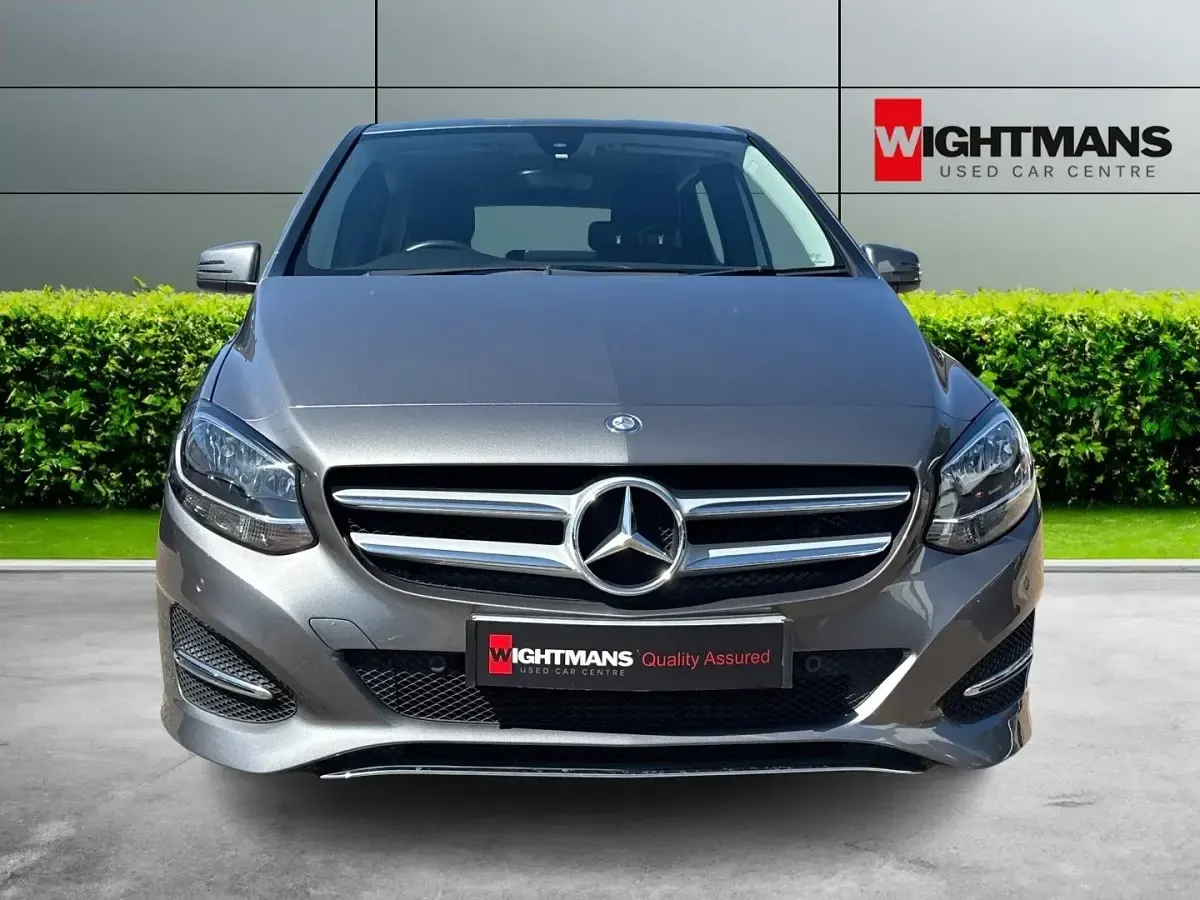Usado Mercedes B200 Executive 2016 Cinzento Monovolume