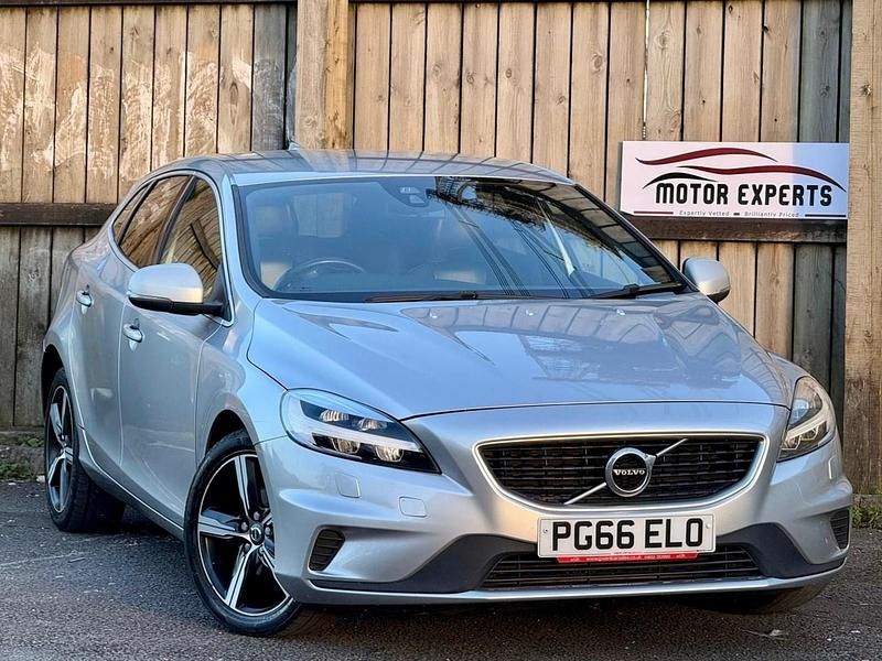 Used Volvo V40 R-Design 120 HP (88 kW) 2016 Silver Hatchback