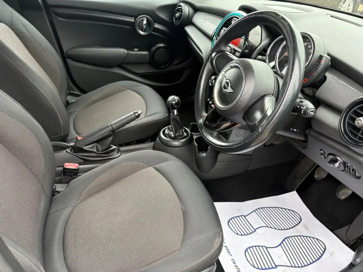Usado Mini Cooper Hatch 2017 Negro Utilitario
