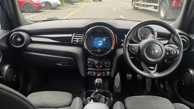 Begagnad Mini Cooper Hatch 134 HK (98 kW) 2019 Blå Halvkombi