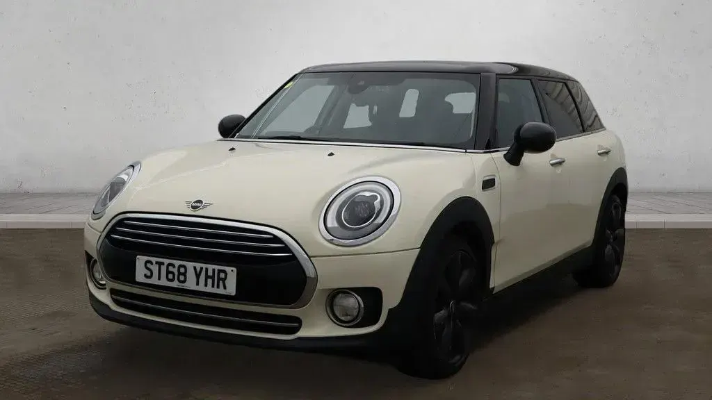 Used Mini Cooper Clubman Exclusive 136 HP (100 kW) 2019 White Estate