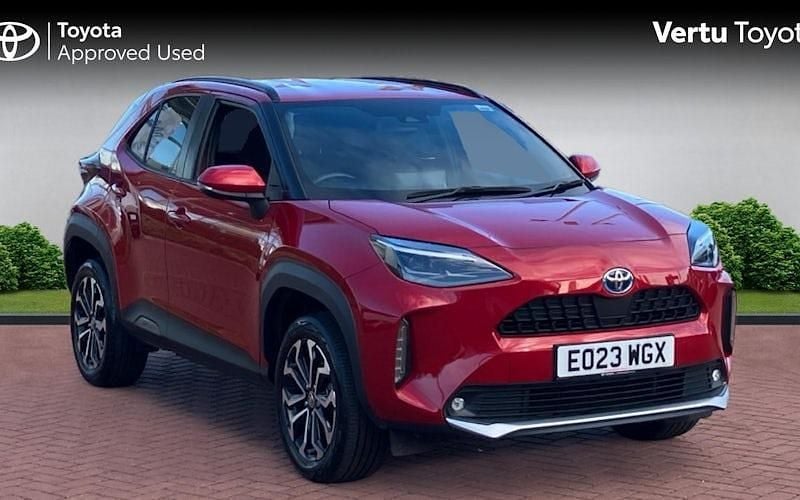 Used 2025 Toyota Yaris Hybrid Design Estate | £20,476 (Super price) - Image 1/4