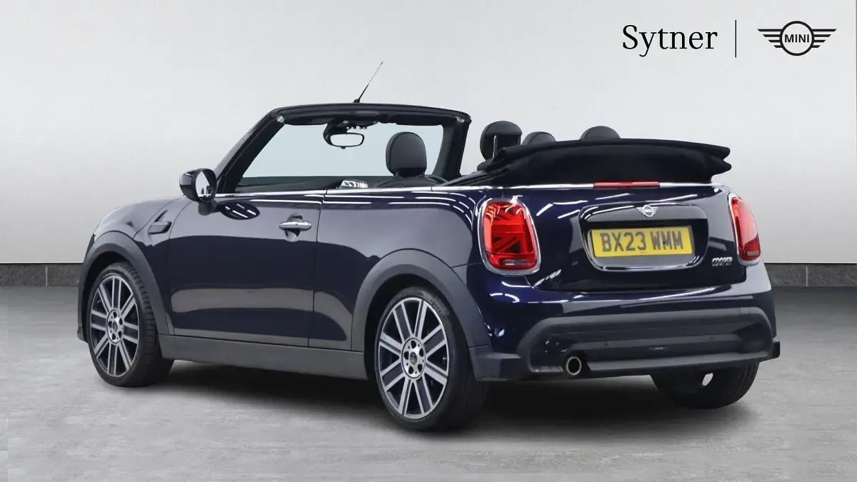 Usado Mini Cooper Exclusive 134 CV (98 kW) 2023 Negro Utilitario