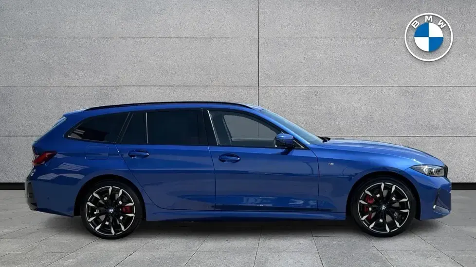 Used BMW 330 M Sport 288 HP (211 kW) 2025 Blue Estate