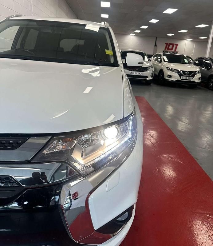 Used Mitsubishi Outlander P-HEV 2020 White Estate