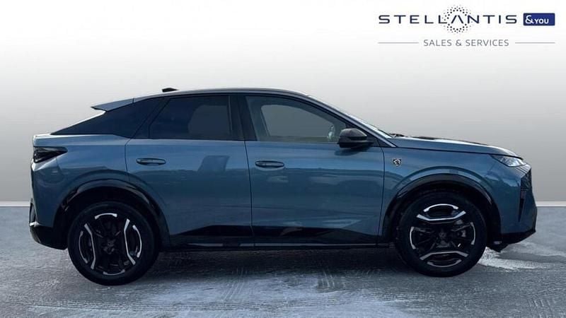 Blue Used 2025 Peugeot e-3008 GT SUV | £24,506 (Good price) - Image 1/3