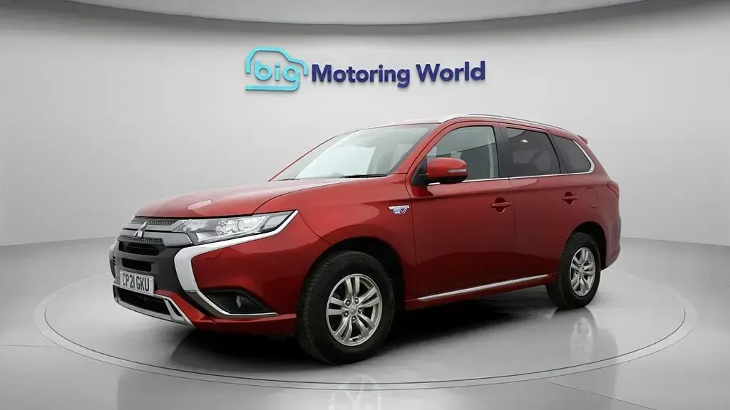 Usado Mitsubishi Outlander P-HEV 224 HP (164 kW) 2021 Vermelho SUV