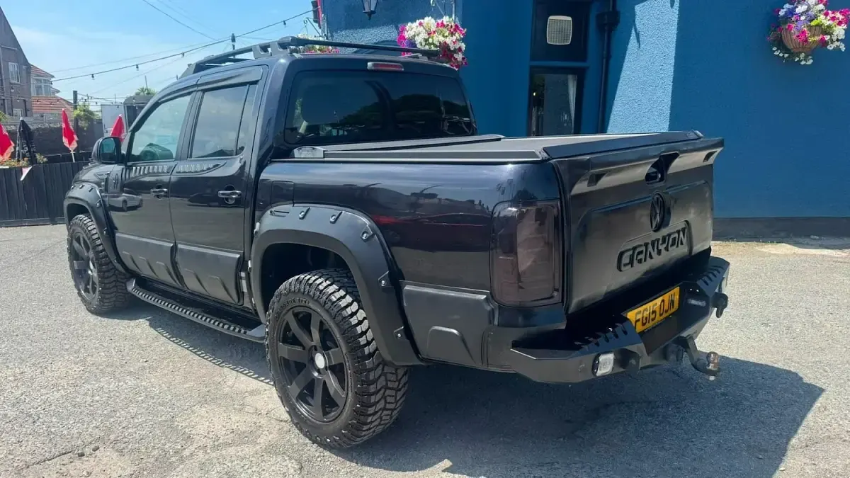 Used VW Amarok Ultimate 180 HP (132 kW) 2015 Black Pickup