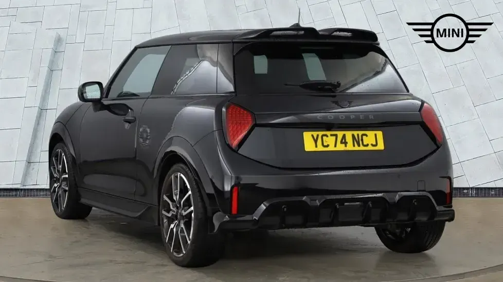Used Mini Cooper Hatch 154 HP (113 kW) 2024 Black Hatchback
