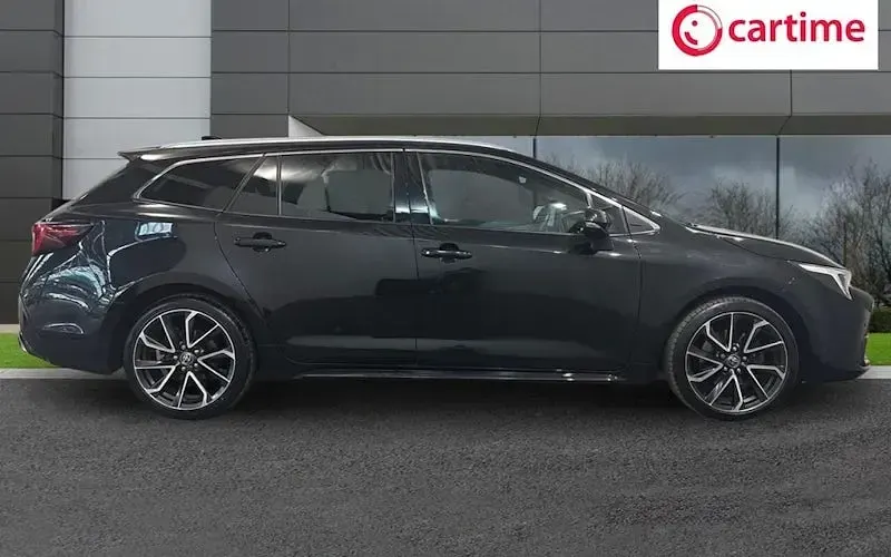 Used Toyota Corolla 196 HP (144 kW) 2025 Estate