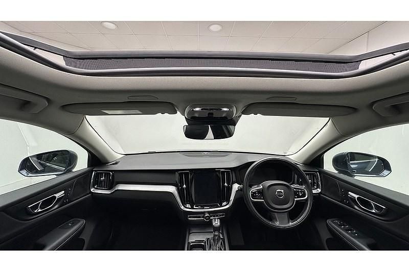 Used Volvo V60 Inscription 190 HP (139 kW) 2019 Blue Estate