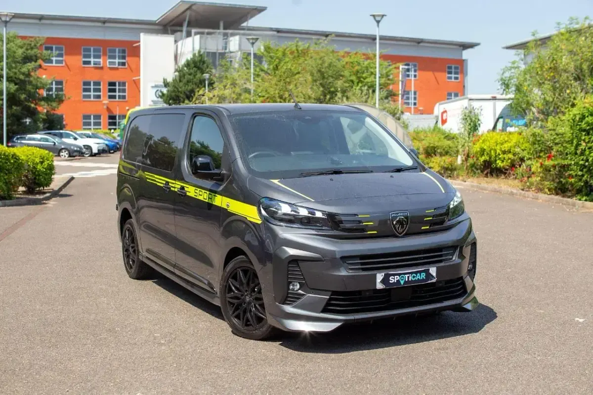 Used Peugeot Expert Sport 180 HP (132 kW) 2025 Grey Van