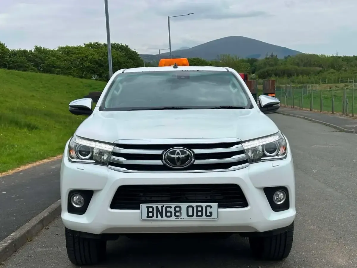 Gebraucht Toyota HiLux Luxury 150 PS (110 kW) 2018 Weiß Pickup