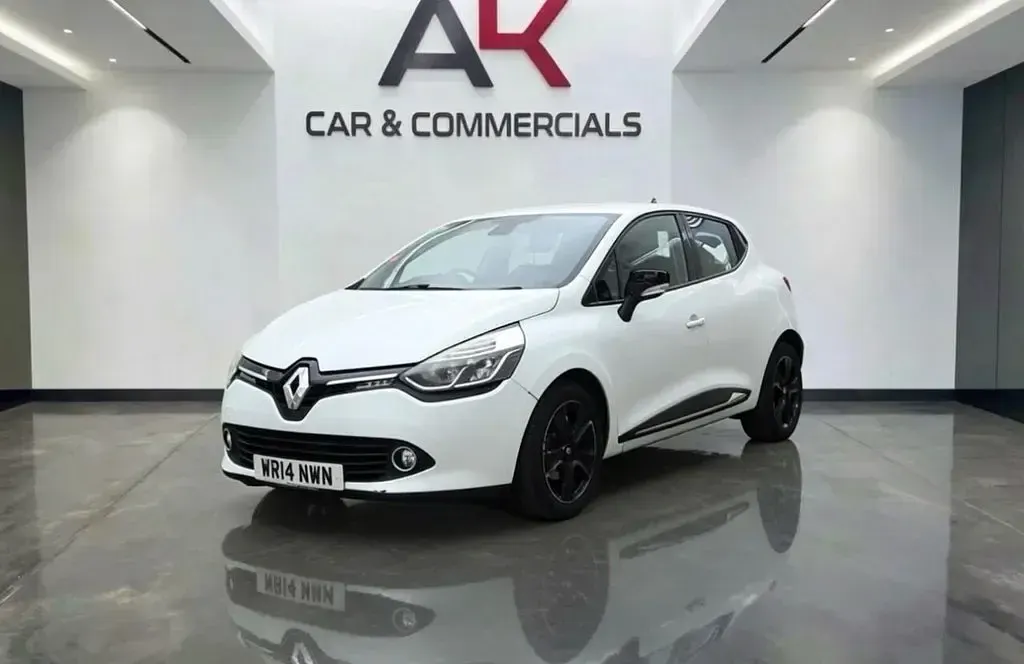 Used Renault Clio Dynamique 90 HP (66 kW) 2014 White Hatchback