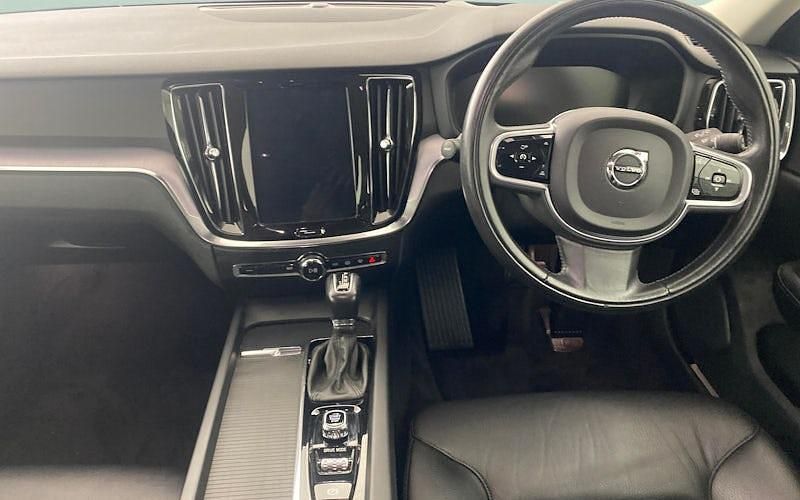 Used Volvo V60 Momentum 150 HP (110 kW) 2018 Red Estate