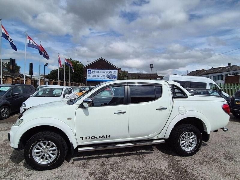 White Used 2015 Mitsubishi L200 Pickup | £9,995 (Good price) - Image 1/3