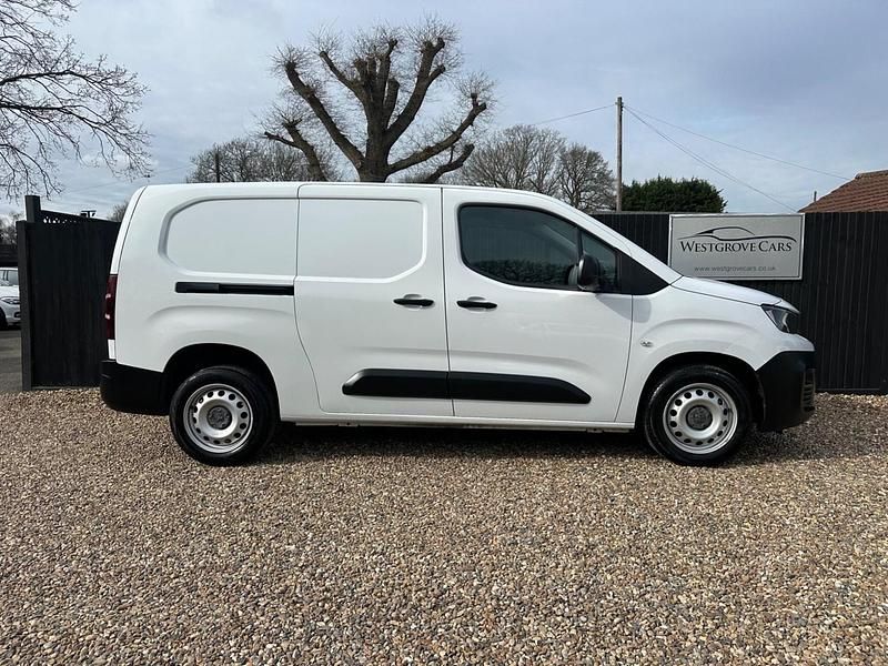 Used Peugeot Partner Premium 131 HP (96 kW) 2023 White MPV
